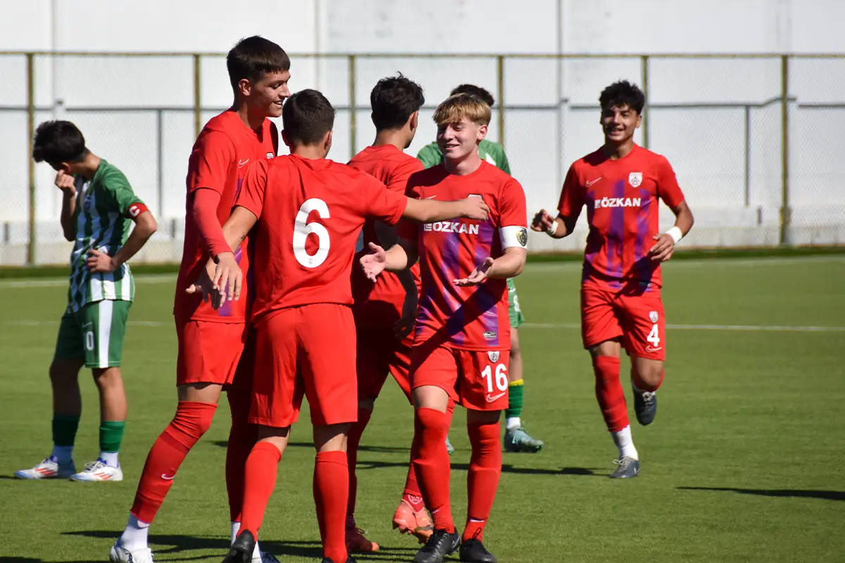 ALTINORDU U17: 8 - SULTANBEYLİ BELEDİYESPOR U17: 0